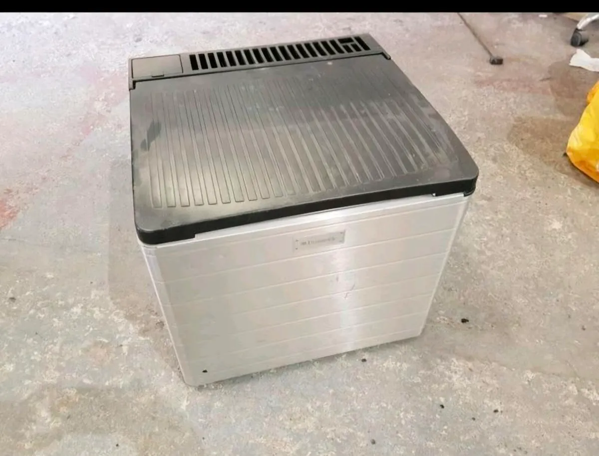 Dometic cooler/fridge - Image 1
