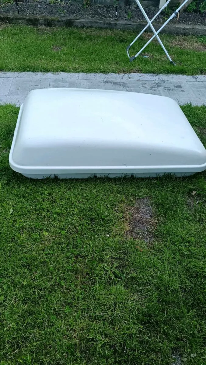 Roof box , roof bars - Image 1