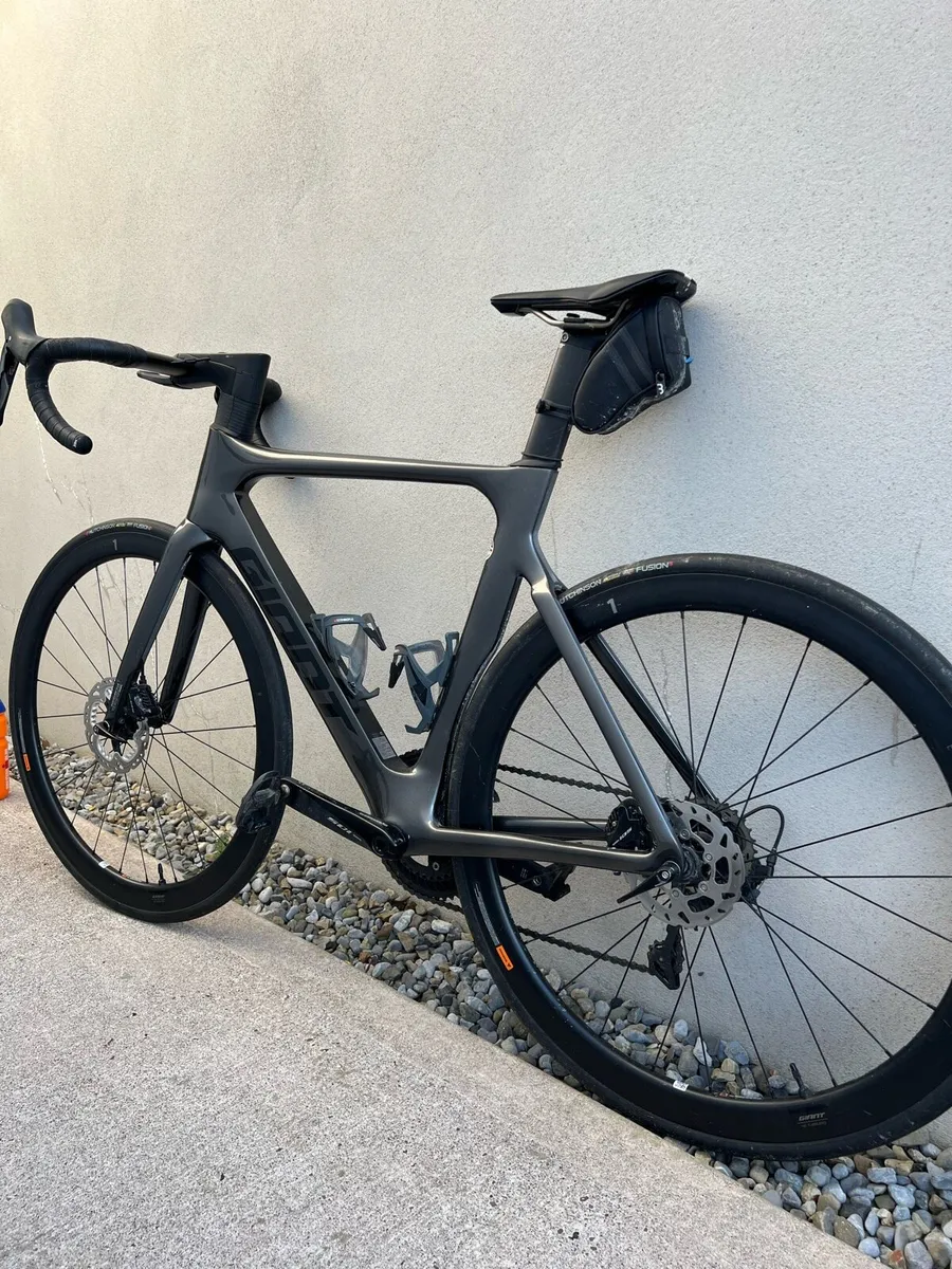 Giant propel - Image 1