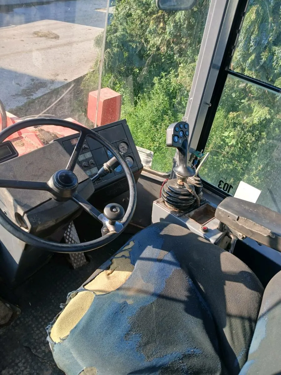 Tractor loader - Image 2