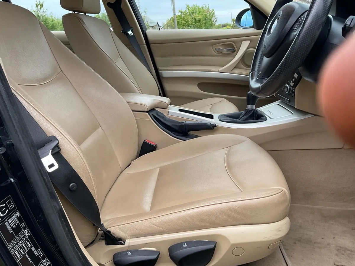BMW 3-Series 2008 - Image 2