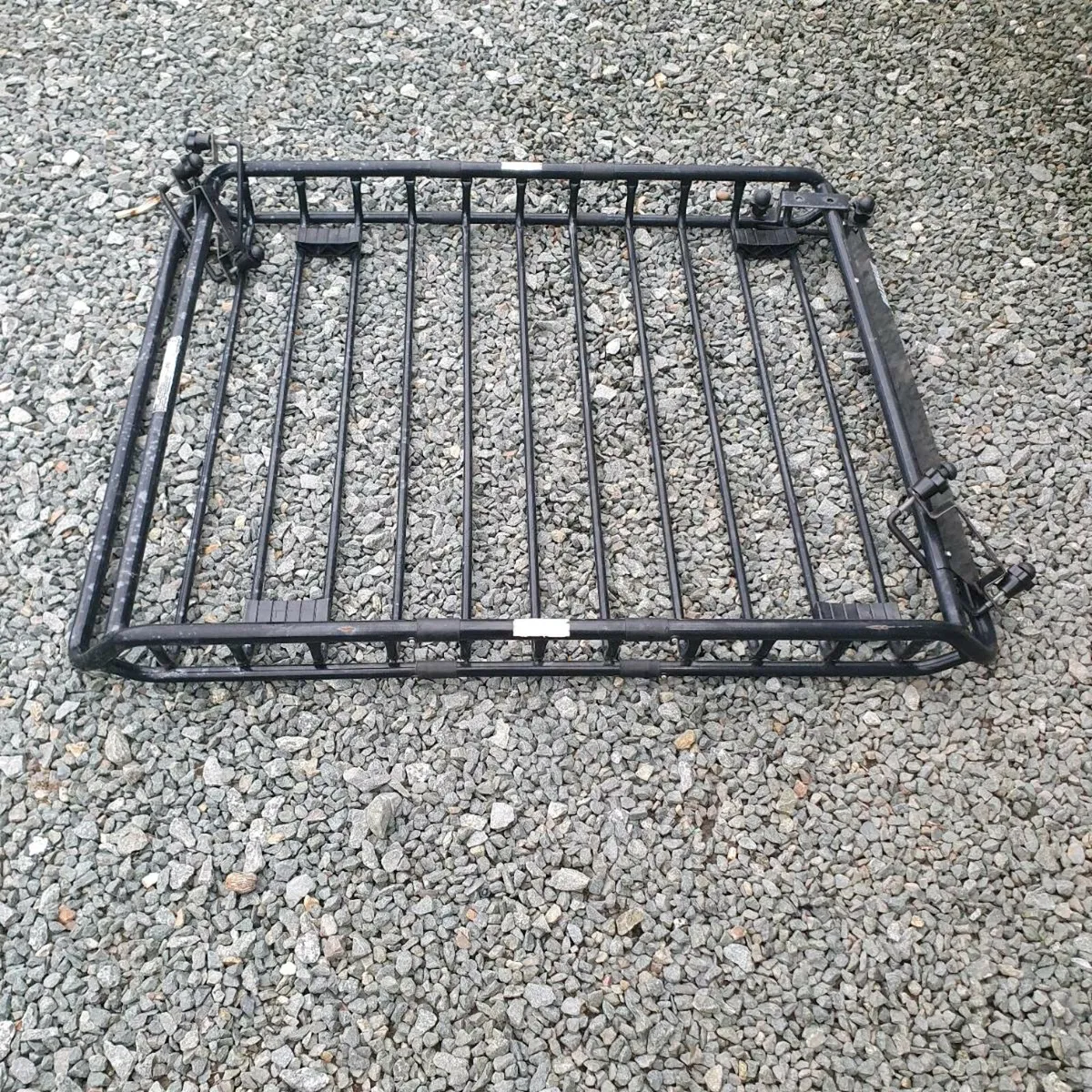 Roof rack metal basket