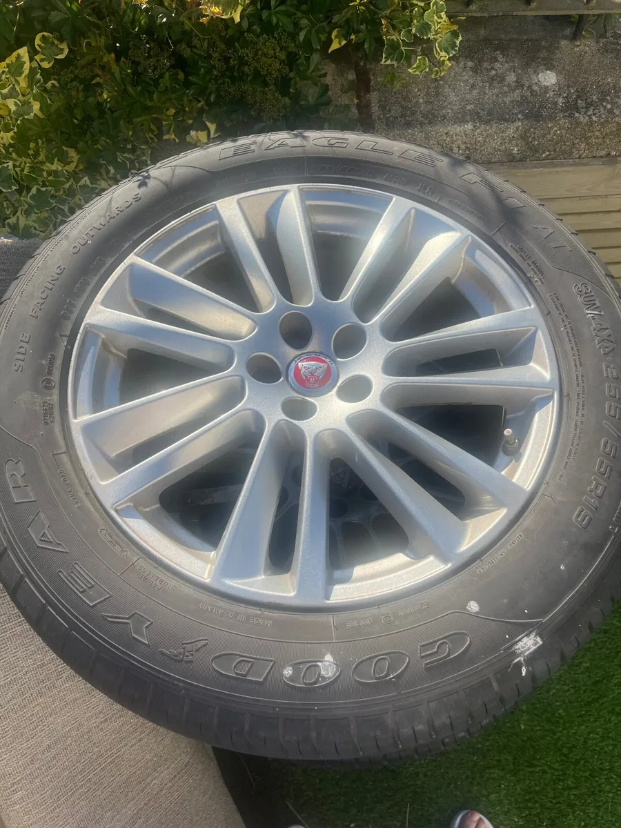 Genuine 20inch jaguar f pace wheels and tyres - Image 1