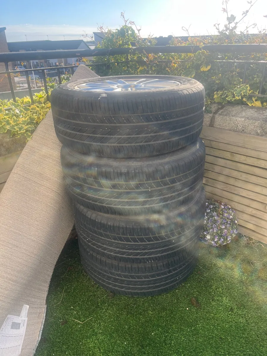 Genuine 20inch jaguar f pace wheels and tyres - Image 2