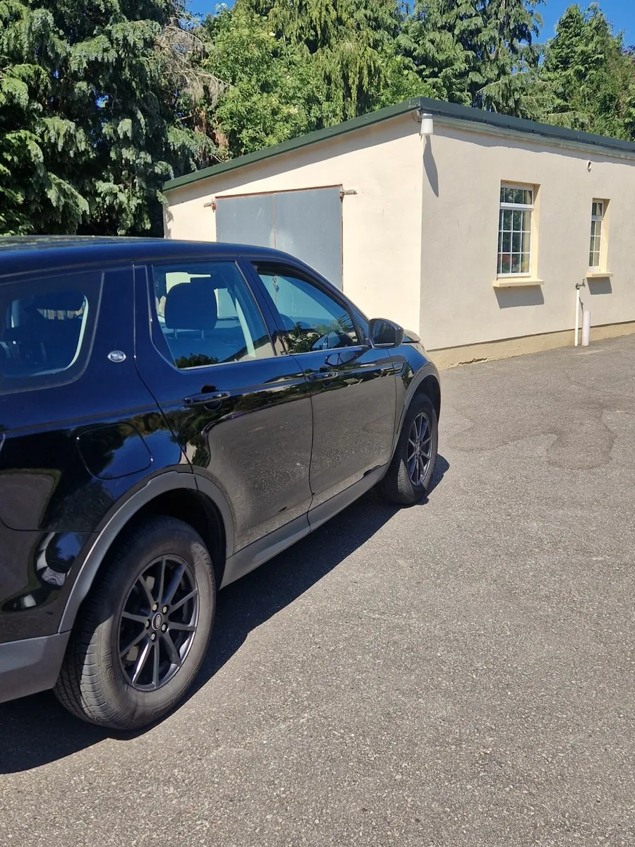 Land Rover Discovery Sport 2020 - Image 2