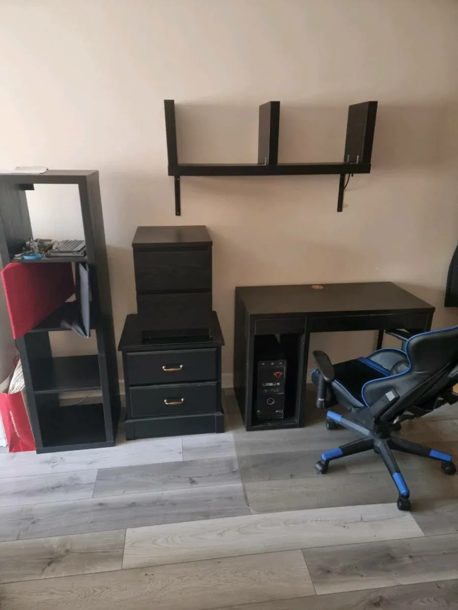 Office furniture - Image 1