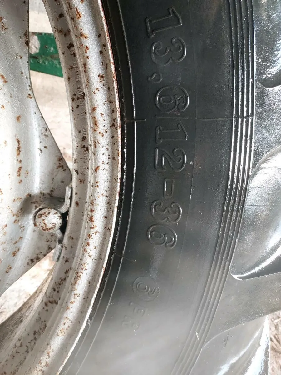 13.6 x 36 wheel and tyre, bonnet guard - Image 3