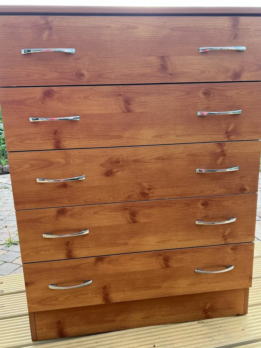 Chest of drawers - Image 1