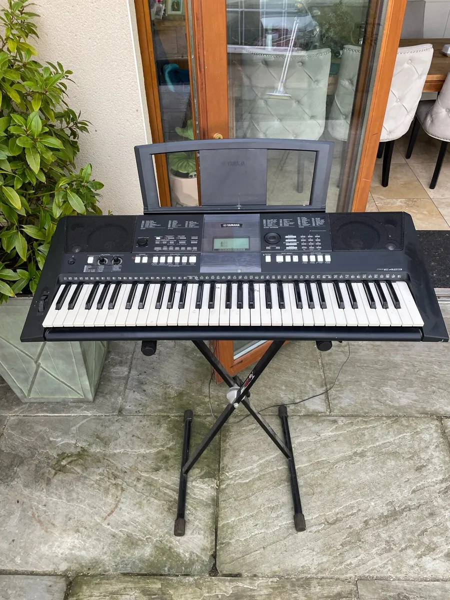 Yamaha PSR-E423 - Image 1
