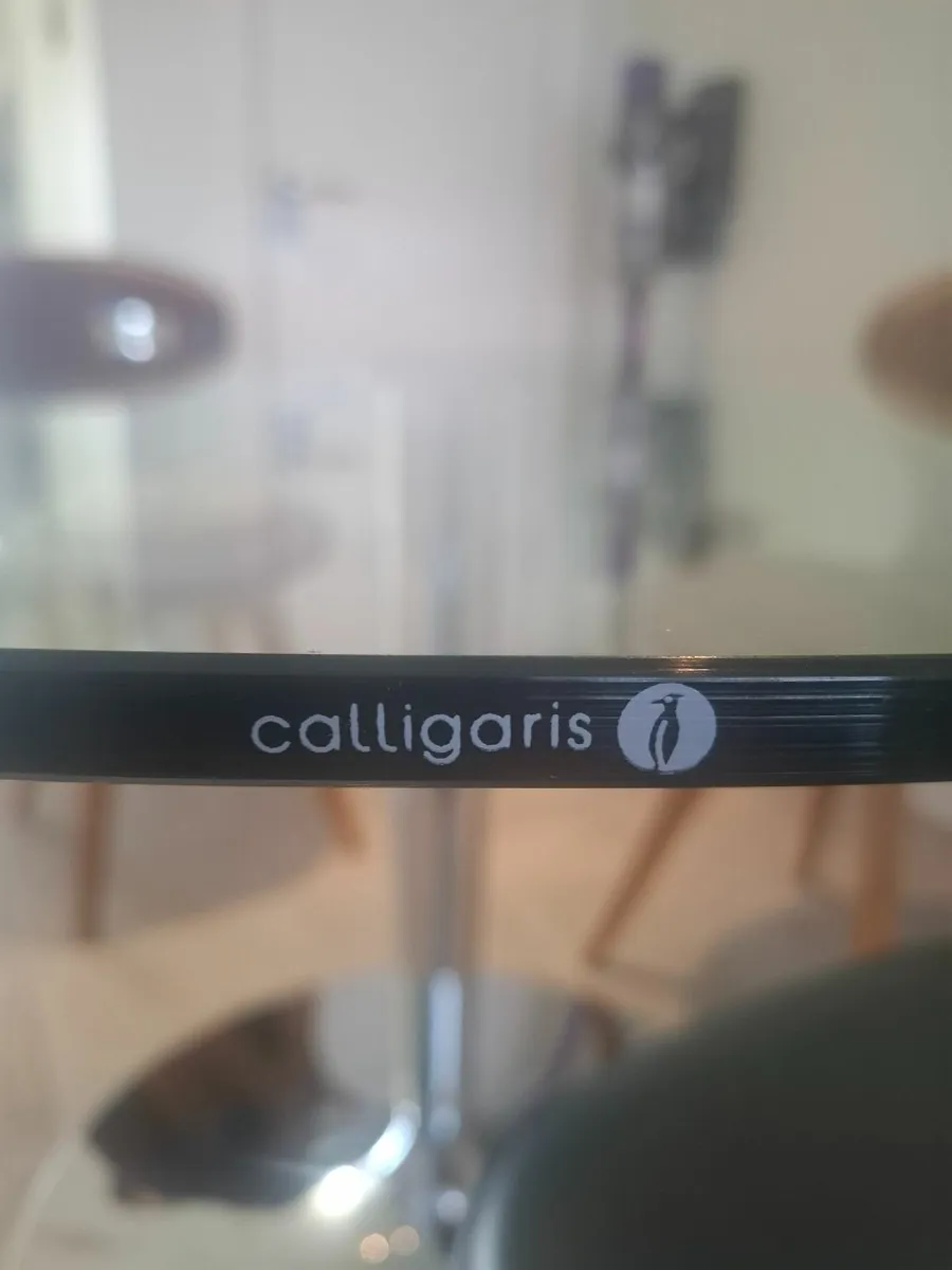Calligaris glass top table - Image 2