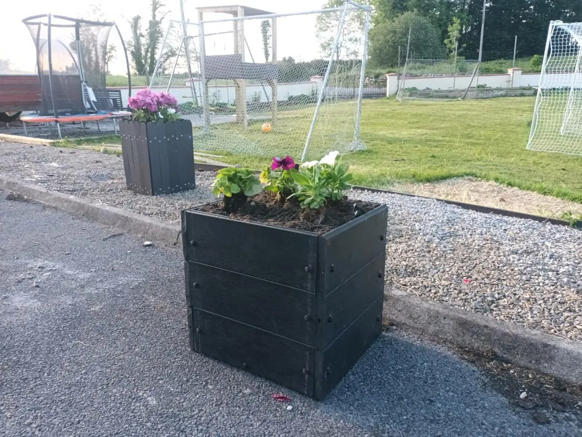 Flower planters - Image 1