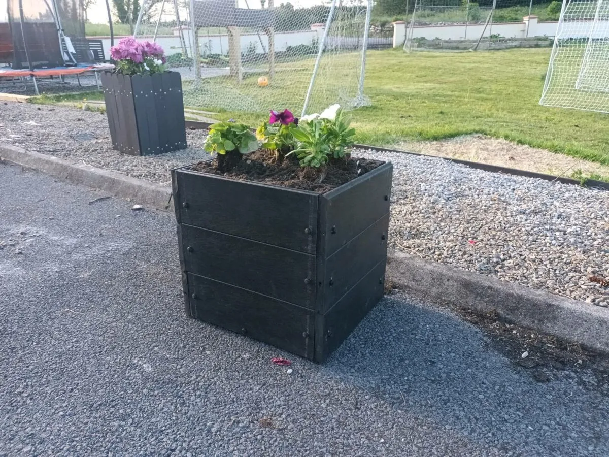 Flower planters - Image 3