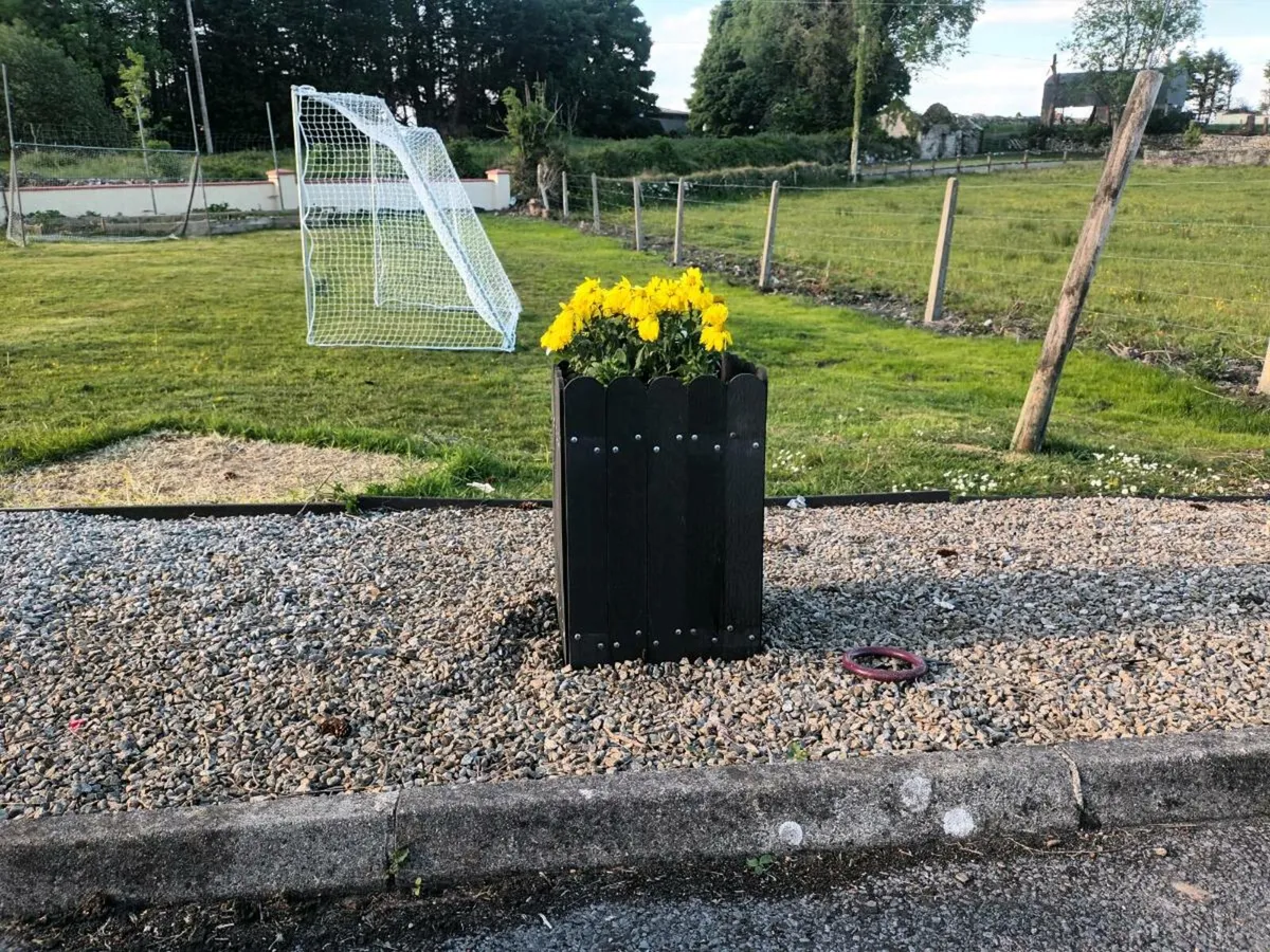 Flower planters - Image 4