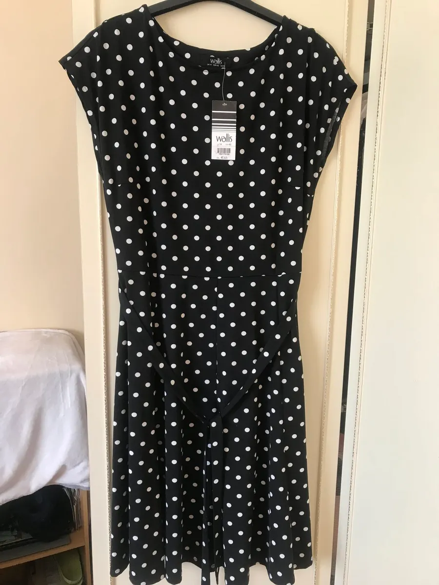 New Black Polkadot Dress Size 14. €10 - Image 2