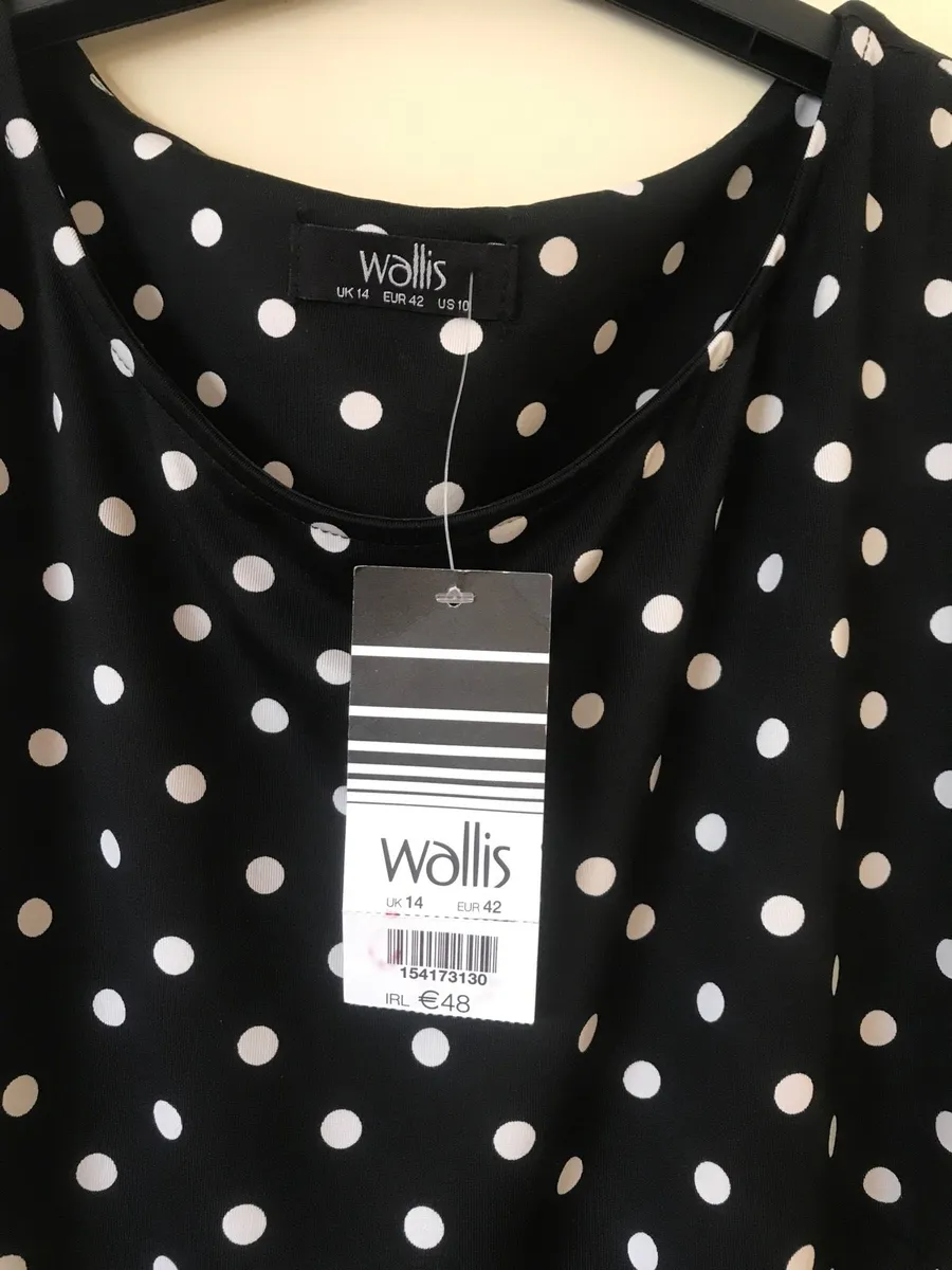 New Black Polkadot Dress Size 14. €10 - Image 3