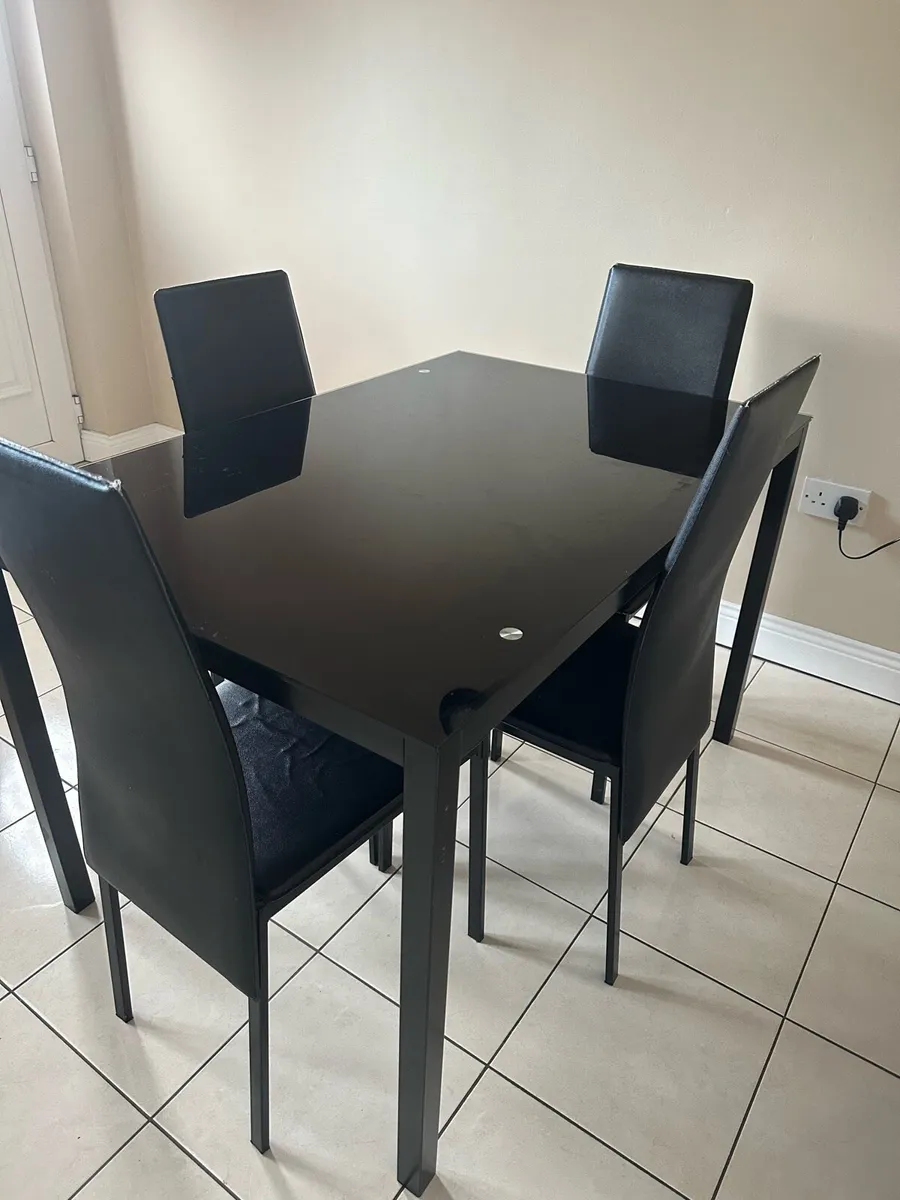 Kitchen Table & 4 chairs - Image 2