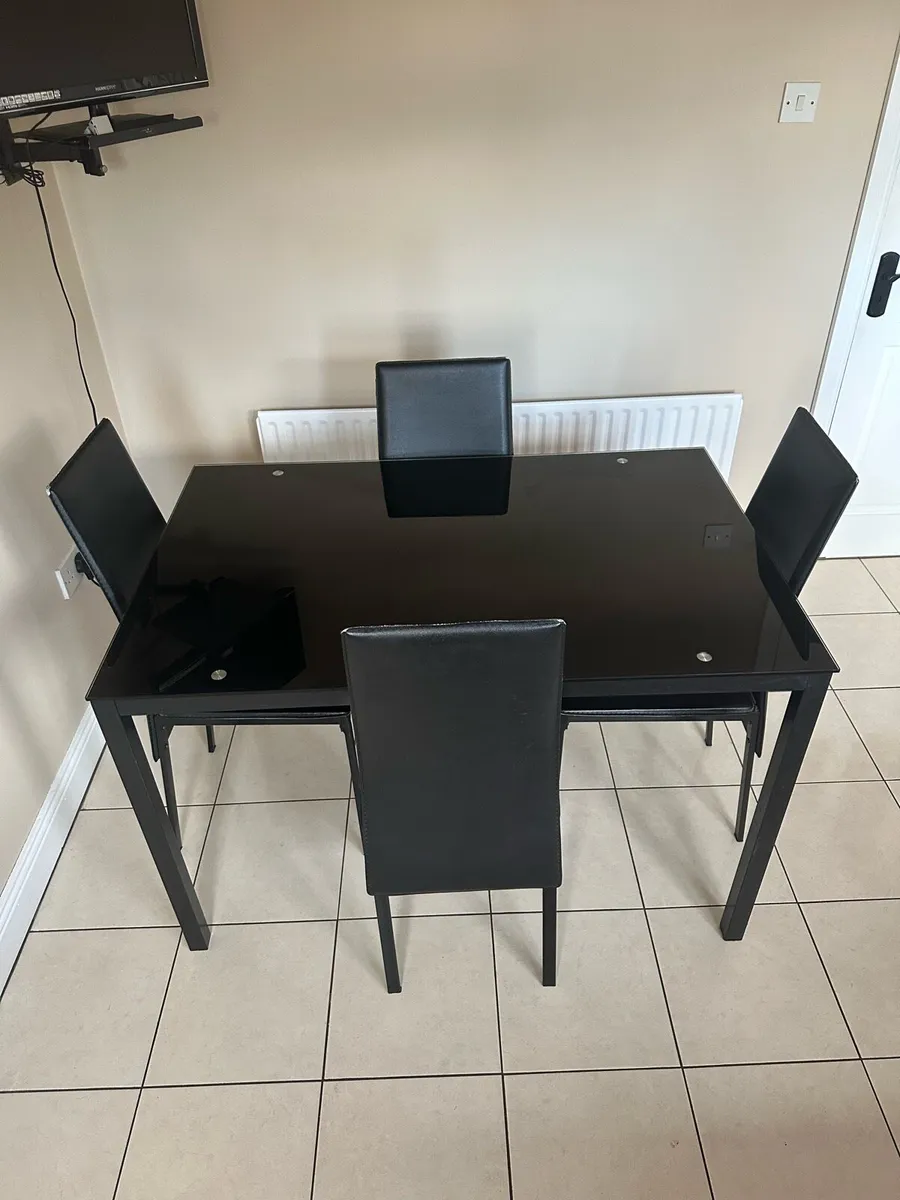 Kitchen Table & 4 chairs - Image 3