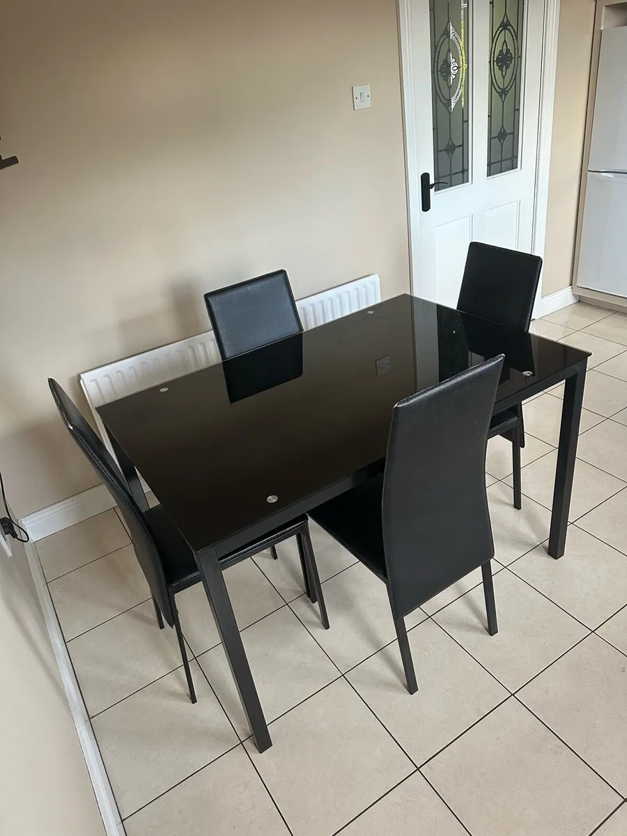 Kitchen Table & 4 chairs - Image 4