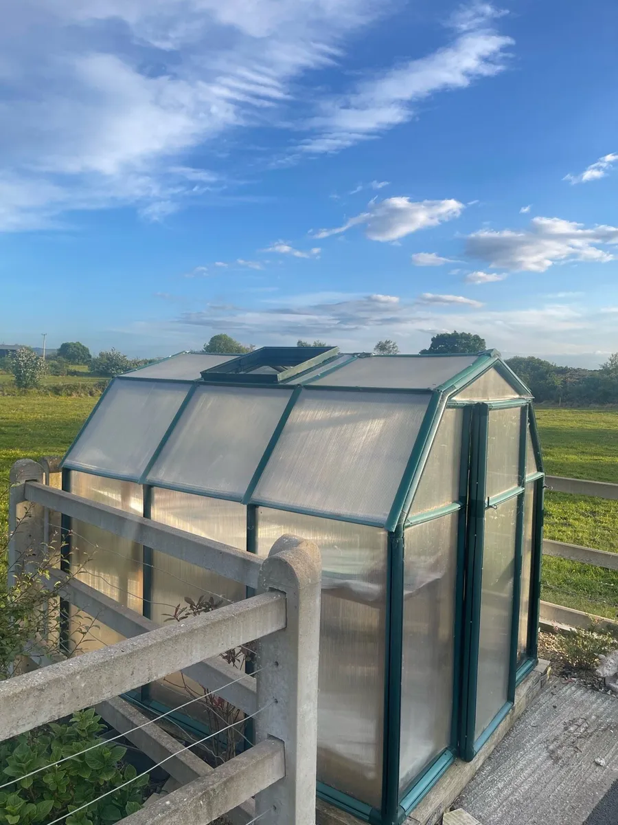 Free glass house - Image 3