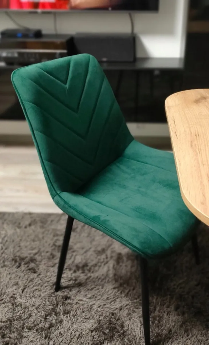 4 UPHOLSTERED VELVET CHAIR - Image 4