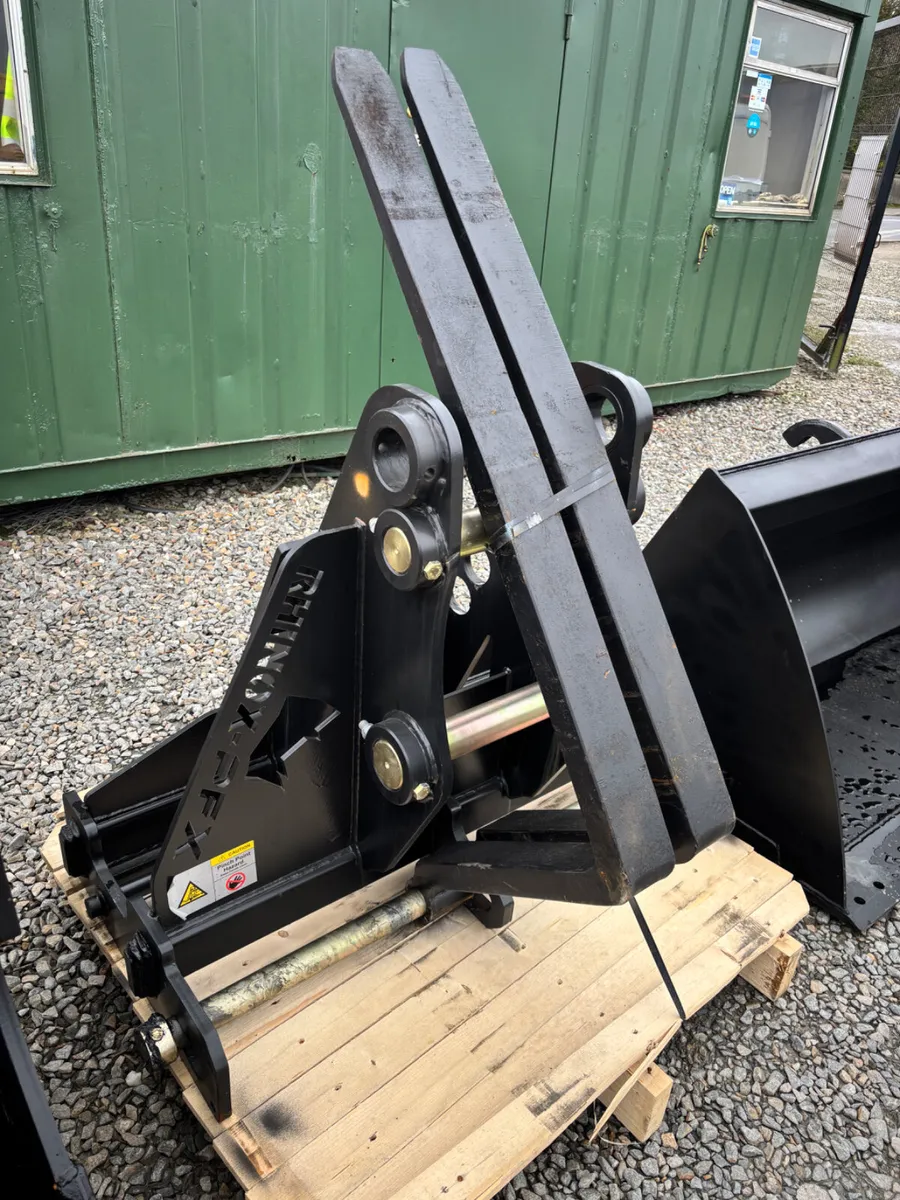 New/Unused Rhinox Pallet Forks - Image 3