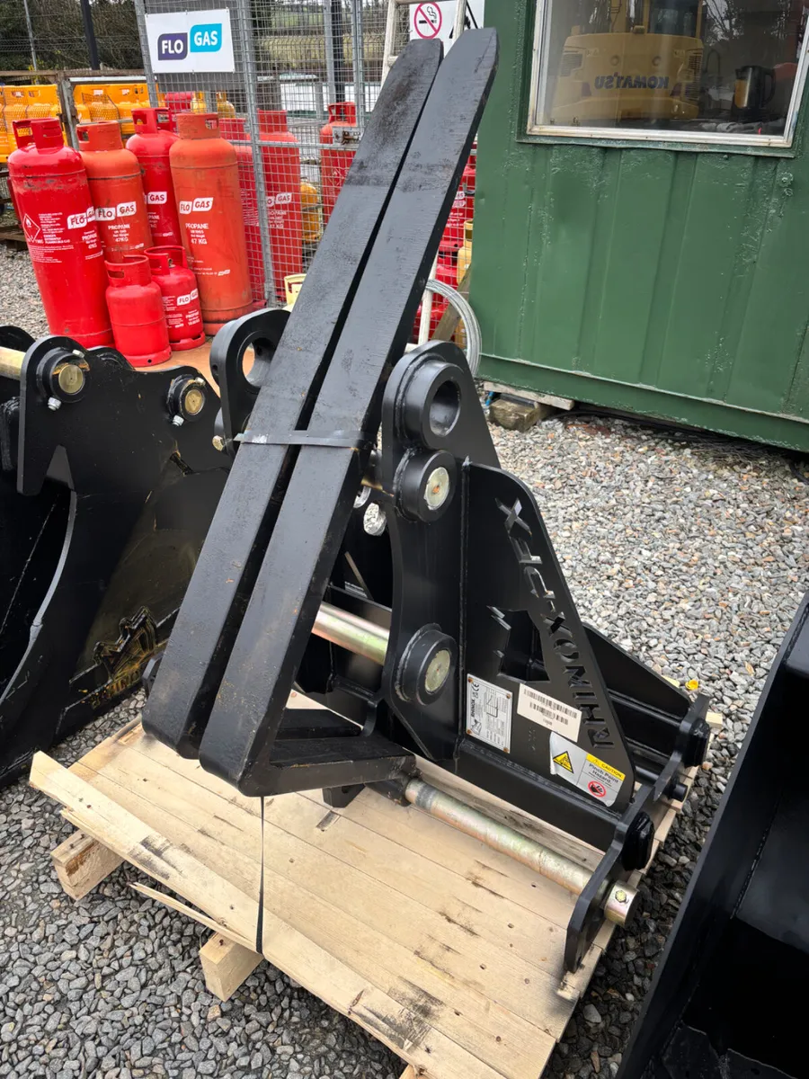 New/Unused Rhinox Pallet Forks - Image 4