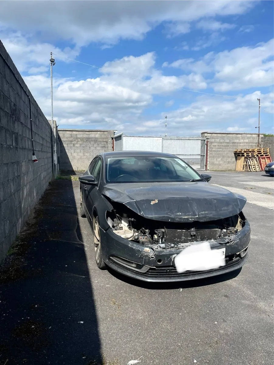 2013 Passat cc 2.0 Diesel Damaged - Image 4