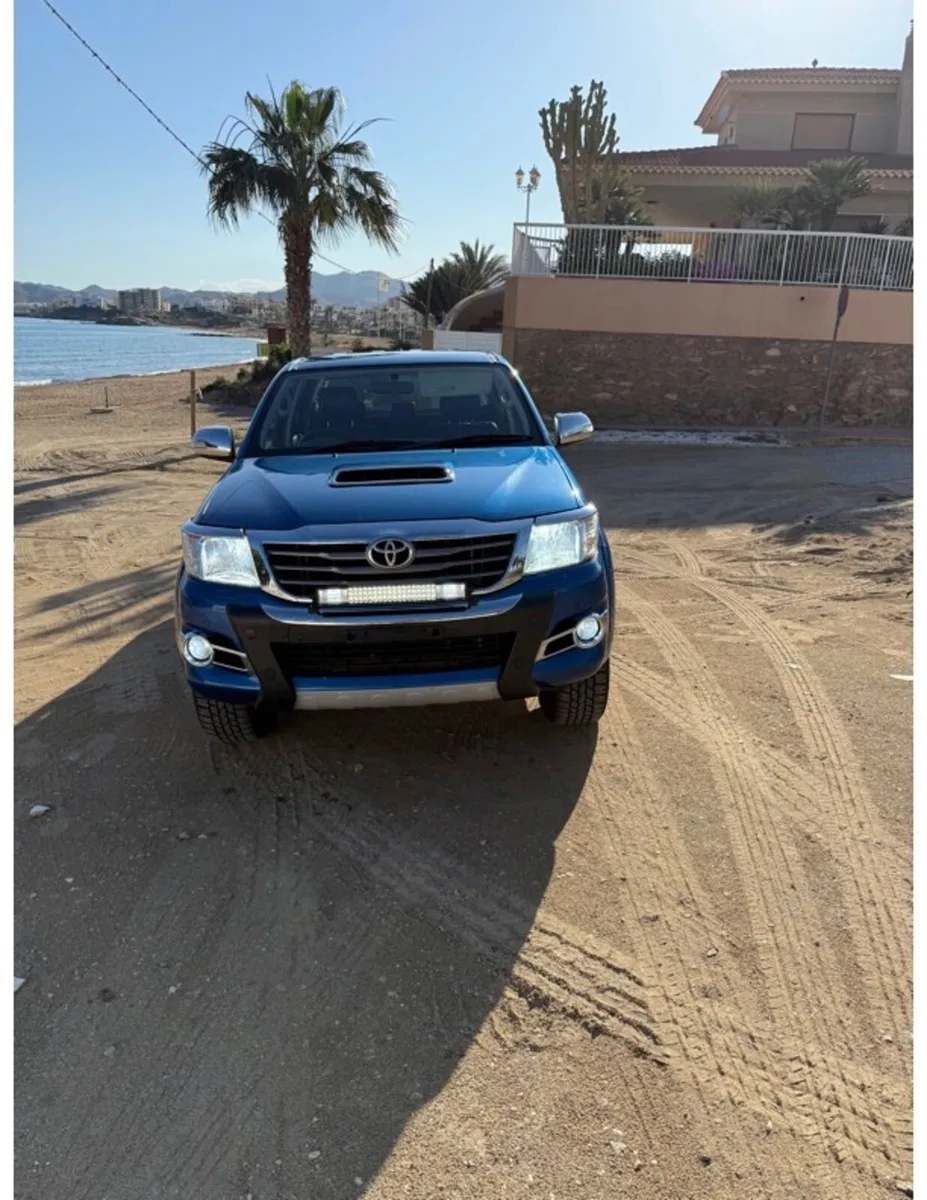 Toyota Hilux 2015 - Image 1