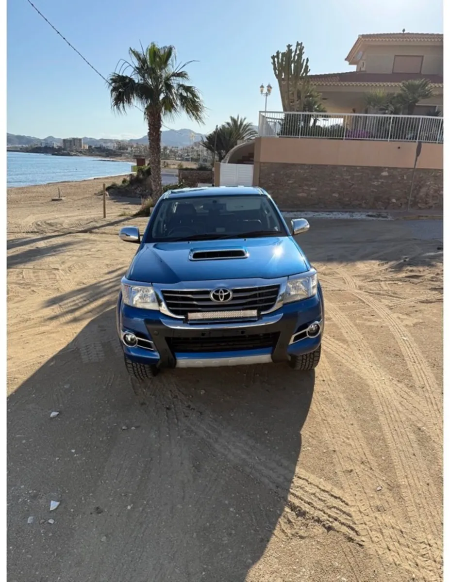 Toyota Hilux 2015 - Image 2