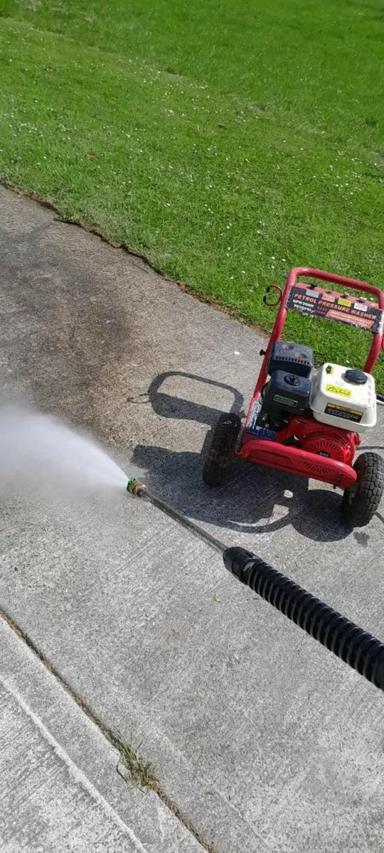 Power washer &2xhonda lawnmowers €300 - Image 2