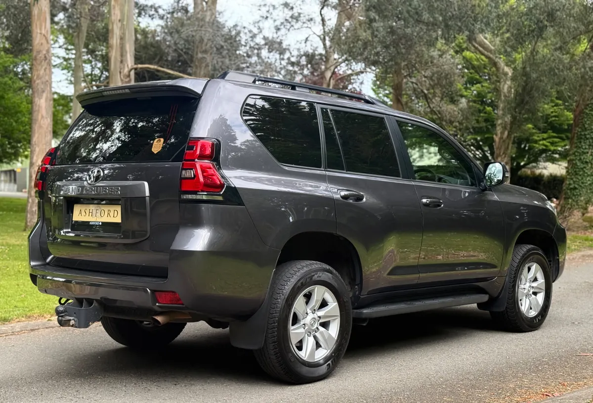 (212-D)Toyota Landcruiser 2.8 D4D Manual - Image 4