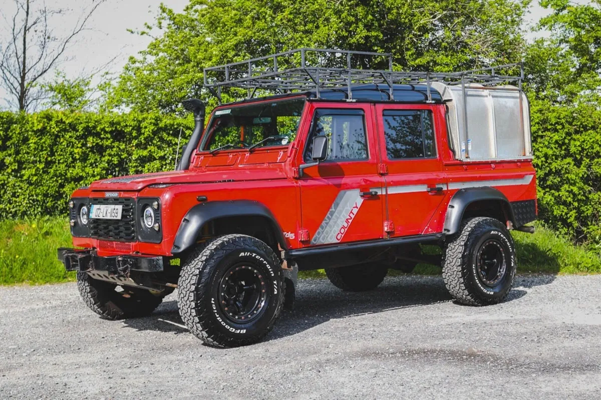 Land Rover Defender utility - Image 1