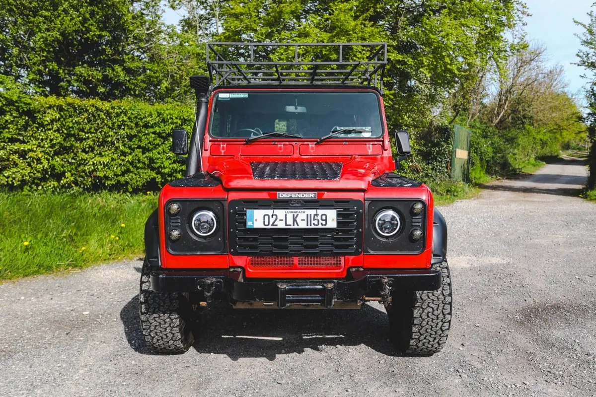 Land Rover Defender utility - Image 3