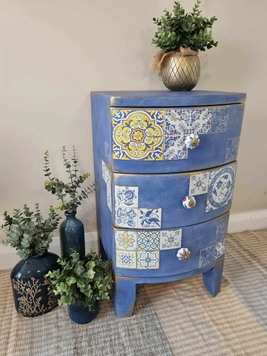 Bedside table - Image 1