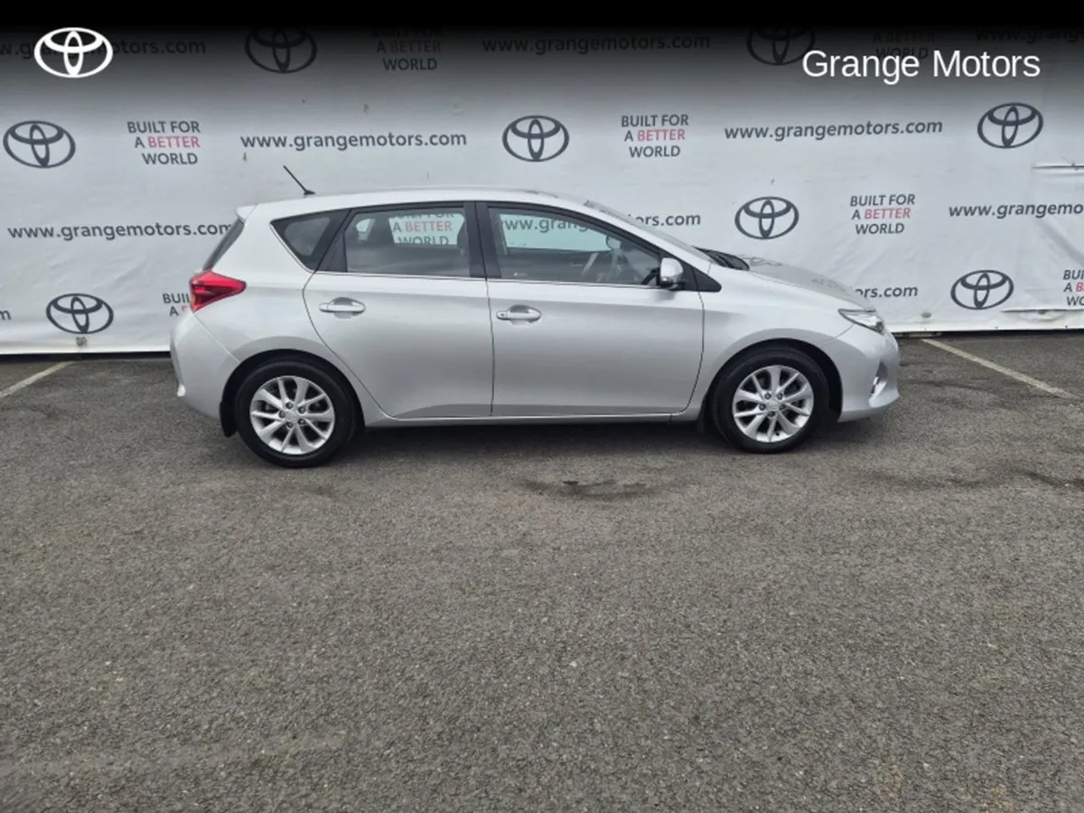 Toyota Auris 1.4 D-4d Luna 5DR - Image 3