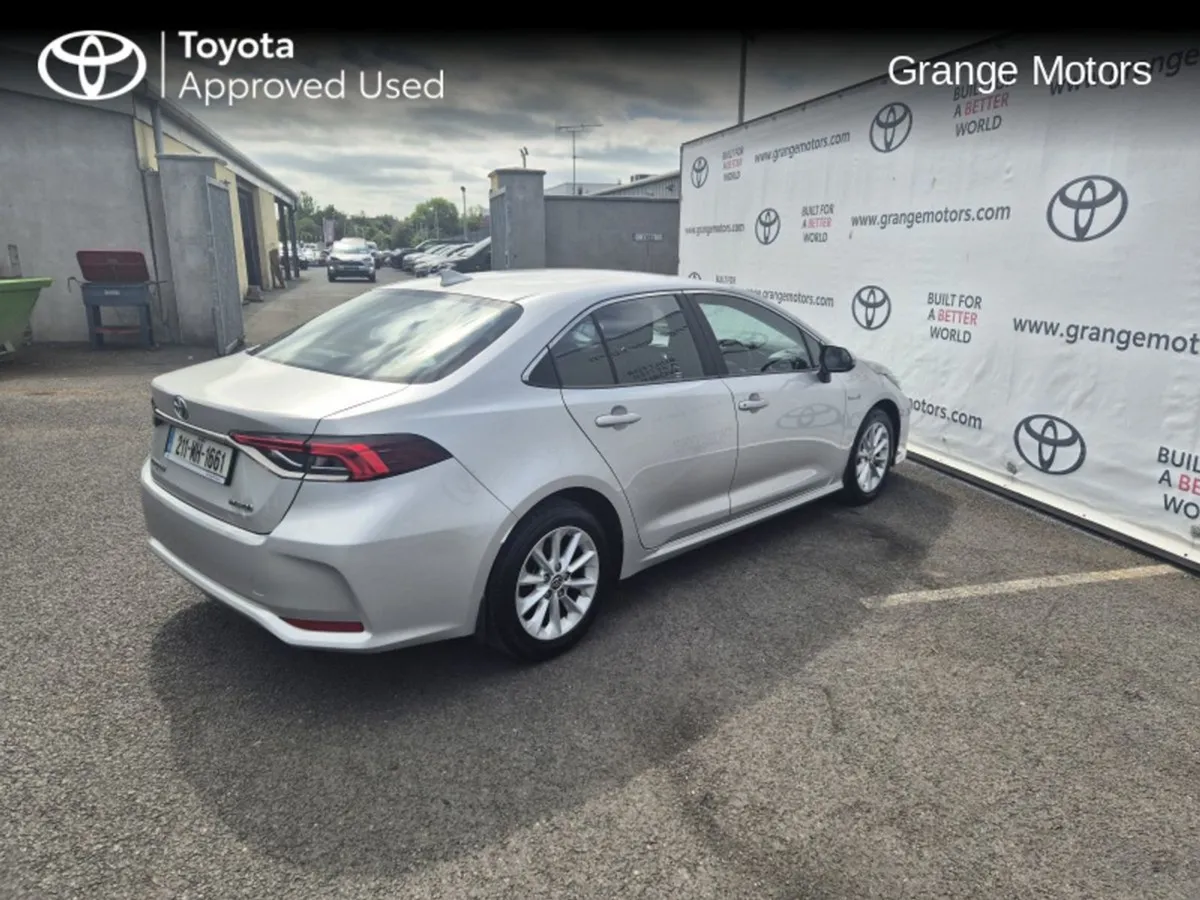 Toyota Corolla 1.8 Hybrid Luna Saloon - Image 2