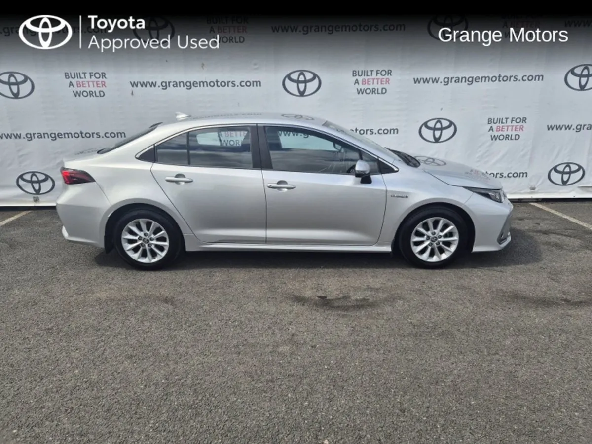Toyota Corolla 1.8 Hybrid Luna Saloon - Image 3
