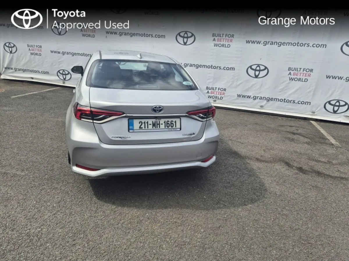 Toyota Corolla 1.8 Hybrid Luna Saloon - Image 4
