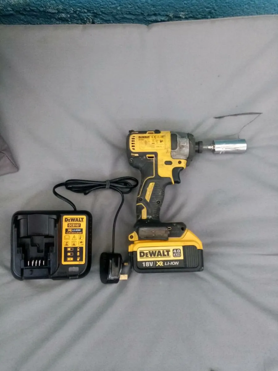 Dewalt 18v XR LI-ION Brushless Impact Driver - Image 2
