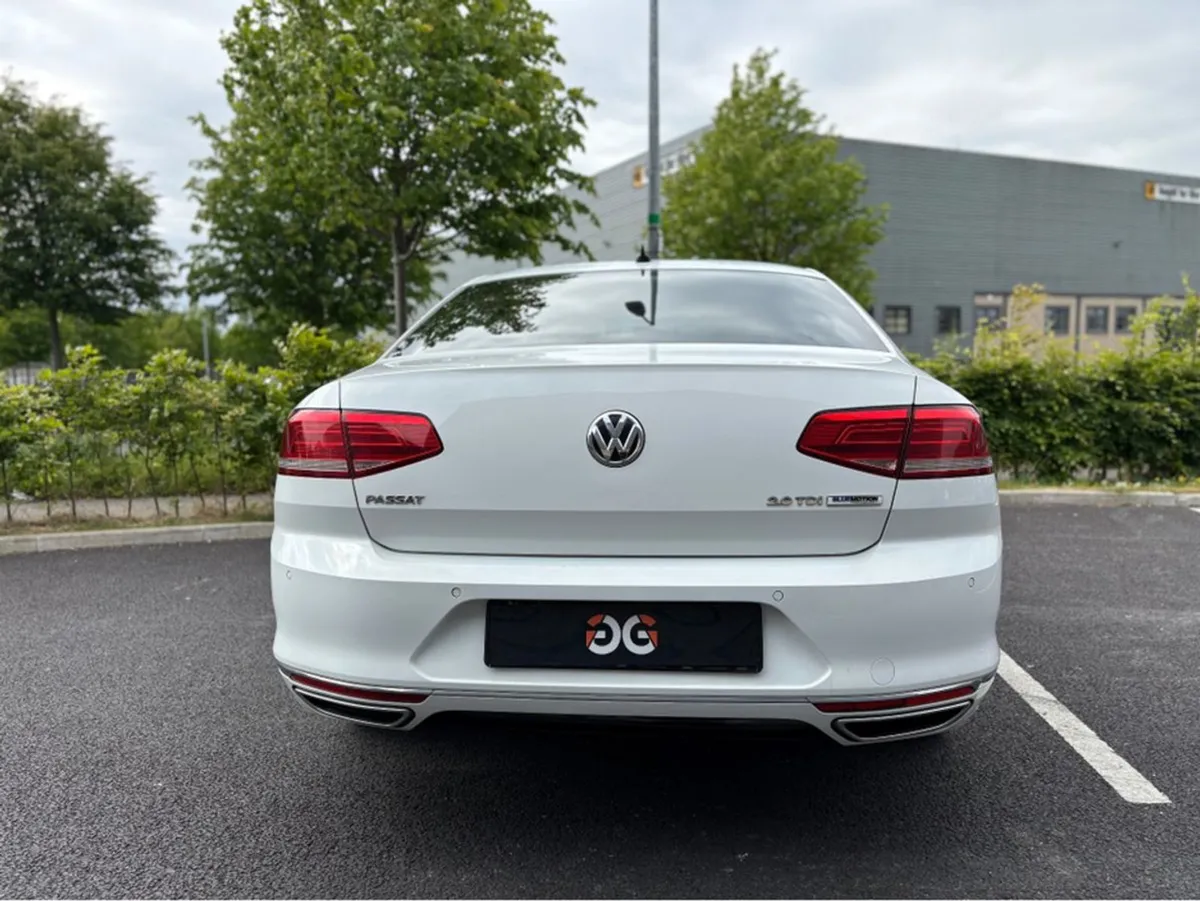 Volkswagen Passat R Line TDI Bmotion Manual - Image 4