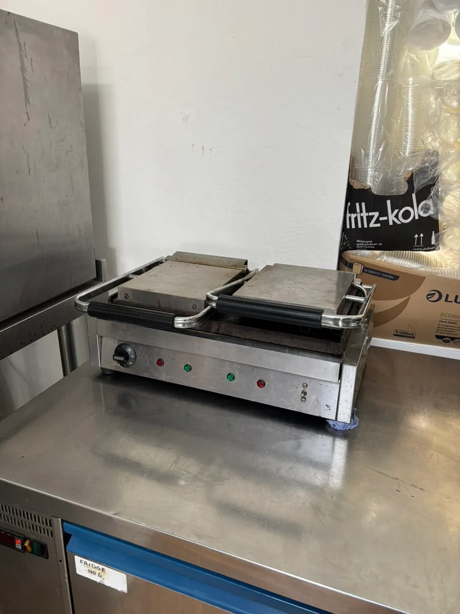 Commercial sandwich and panini maker