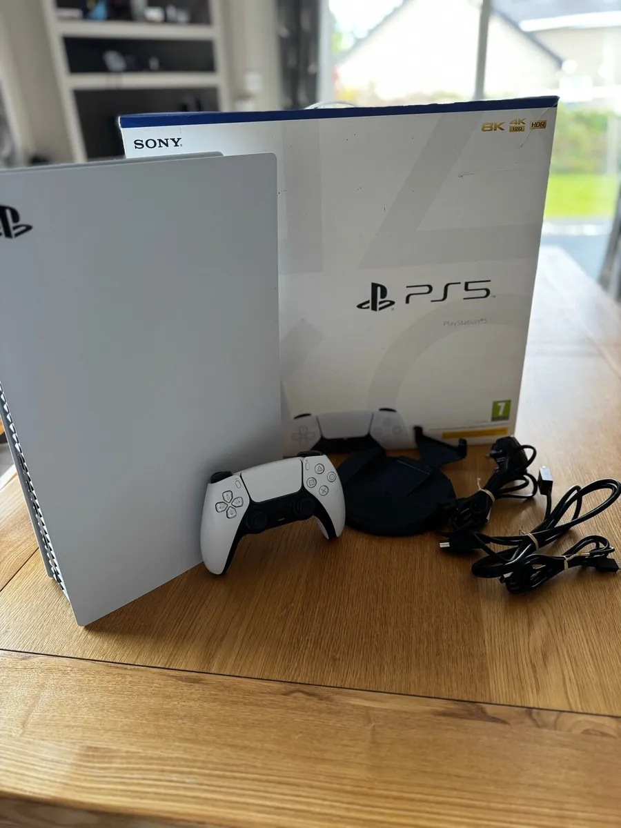 PlayStation 5 Disc Edition - Image 2