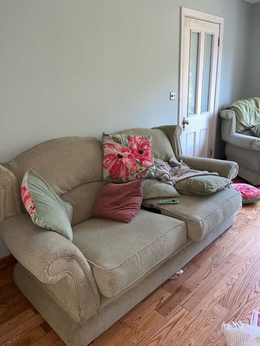 couch - Image 2