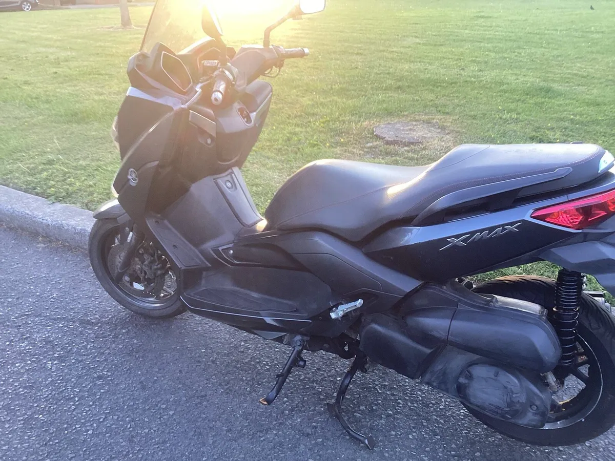 Yamaha xmax 250 - Image 1