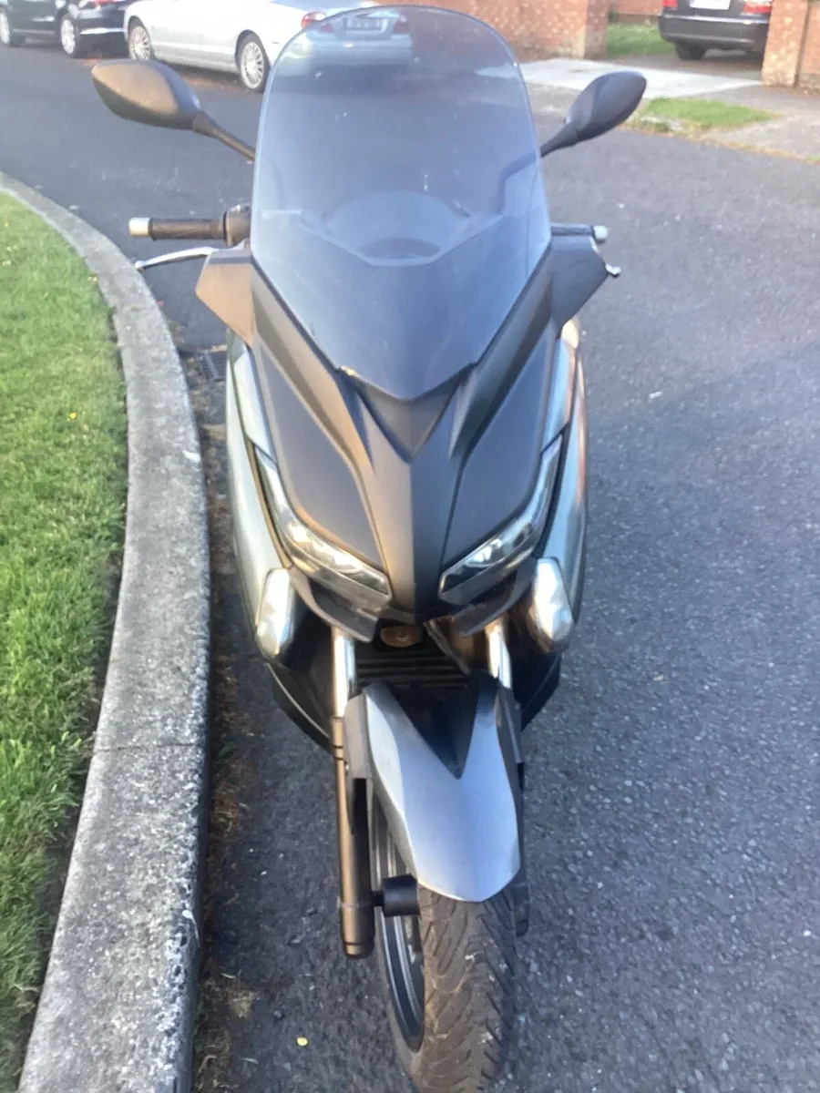 Yamaha xmax 250 - Image 2