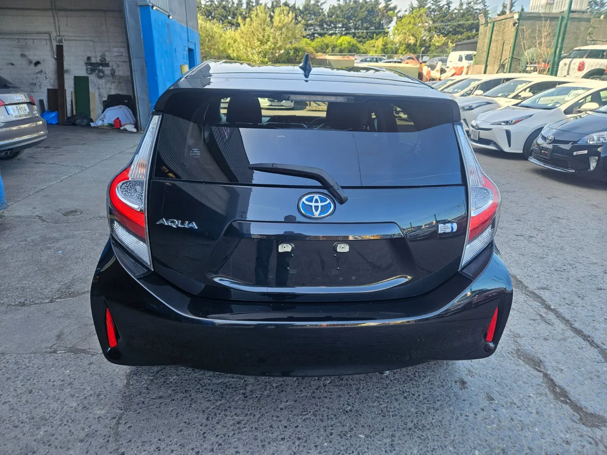 2018 Toyota AQUA 1.5 Hybrid Automatic - Image 3
