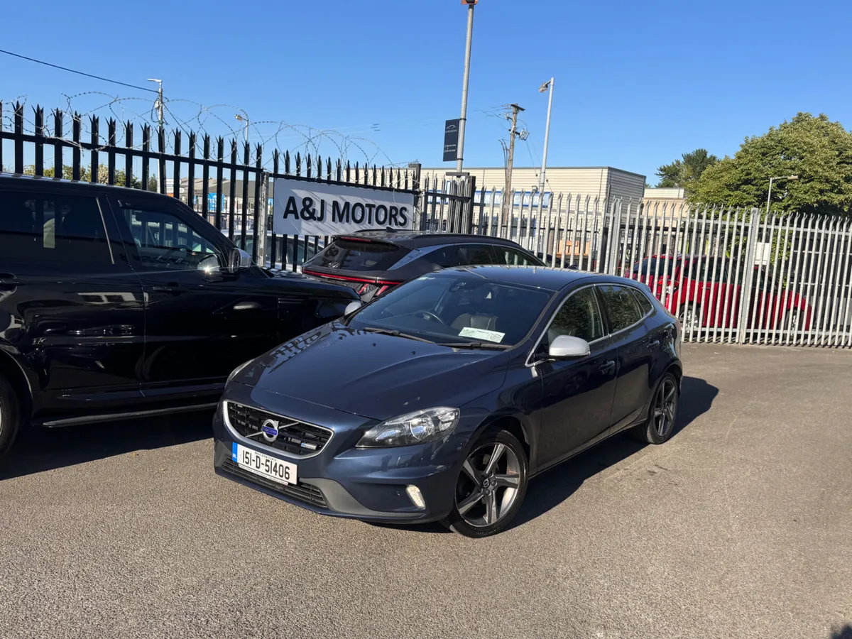 15 Volvo V40 R Design Automatic - Image 1