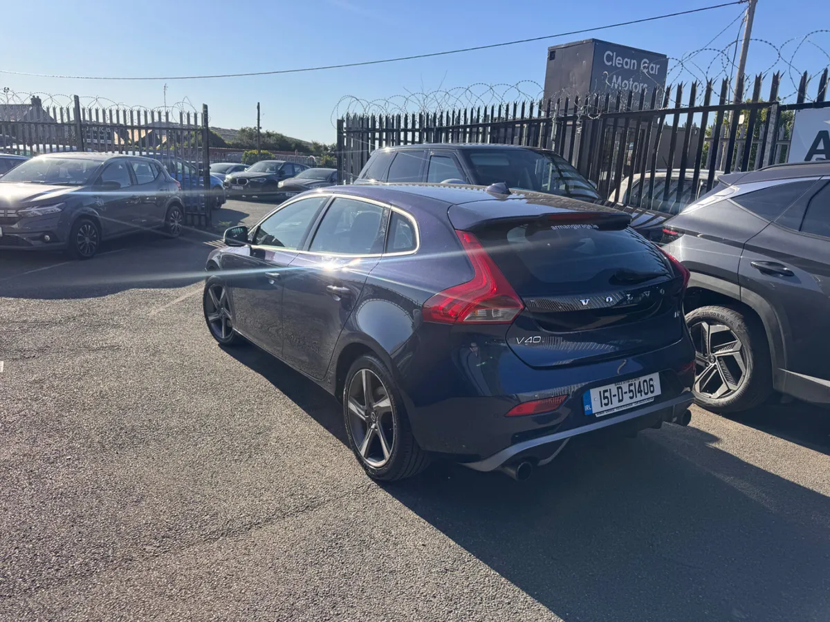 15 Volvo V40 R Design Automatic - Image 4