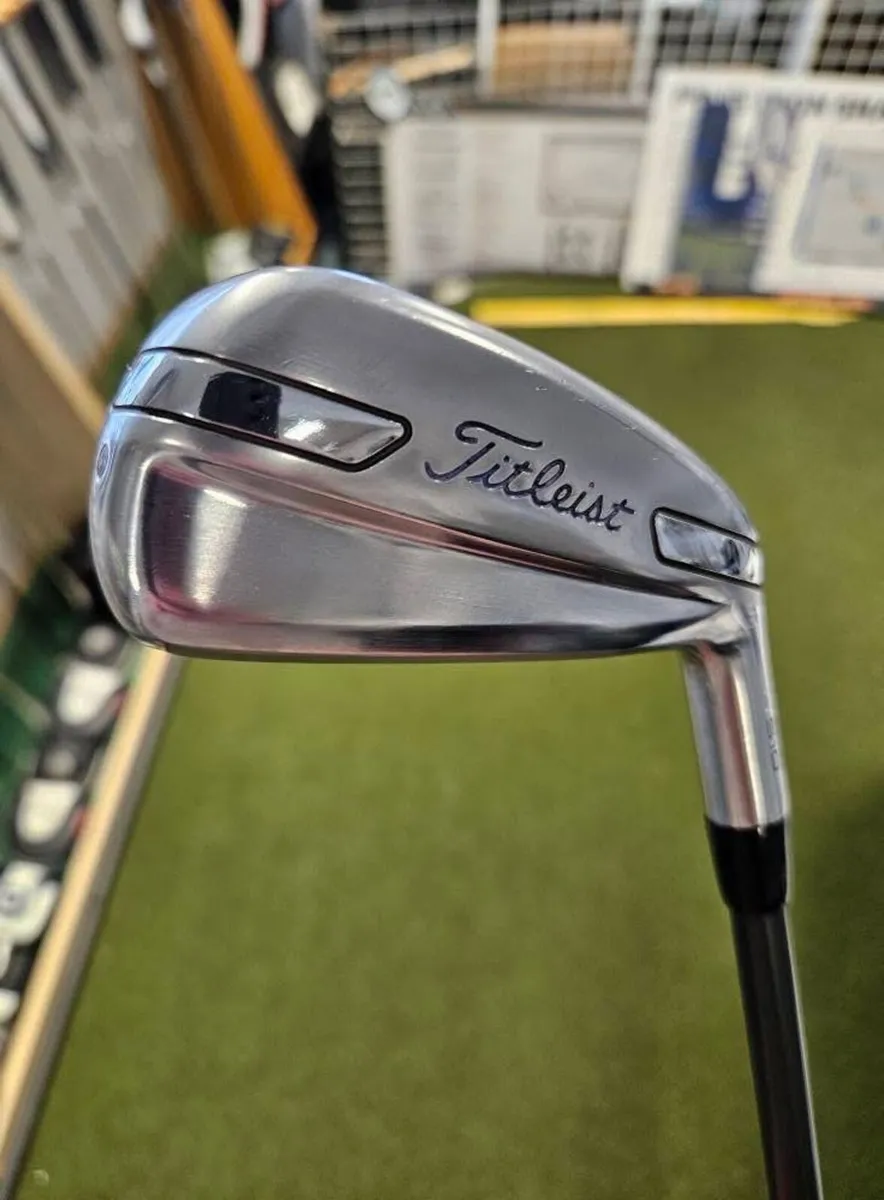 Titleist U505 Forged 1 Iron - Image 1