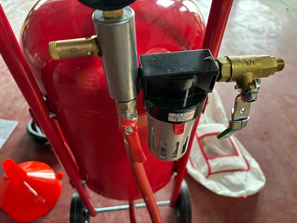 Nielsen 10 Gallon Sand Blaster... CE Approved... - Image 4